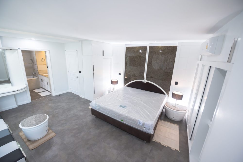 Master Bedroom 10